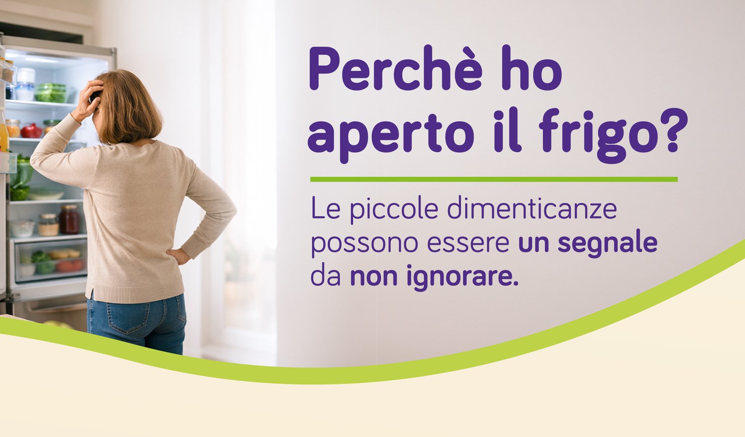 Donna davanti al frigorifero aperto con la mano sulla testa, che si chiede perché l